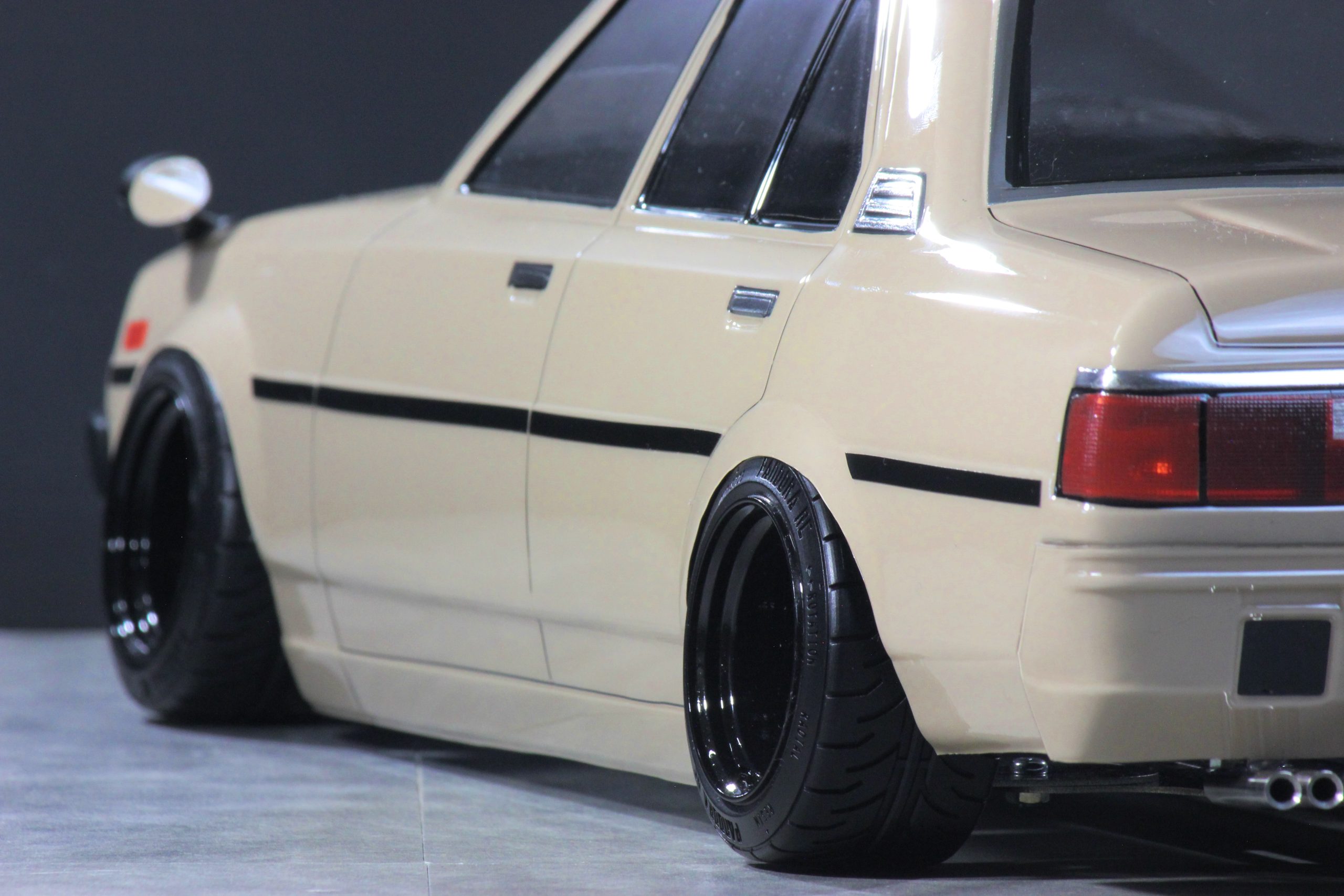 新商品】Toyota カローラ KE70 RCボディ｜丸目・角目を選べる